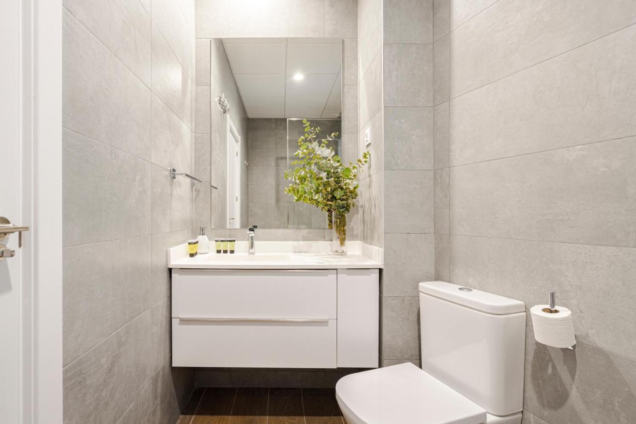 Feelathome Castilla Apartments Madrid Luaran gambar