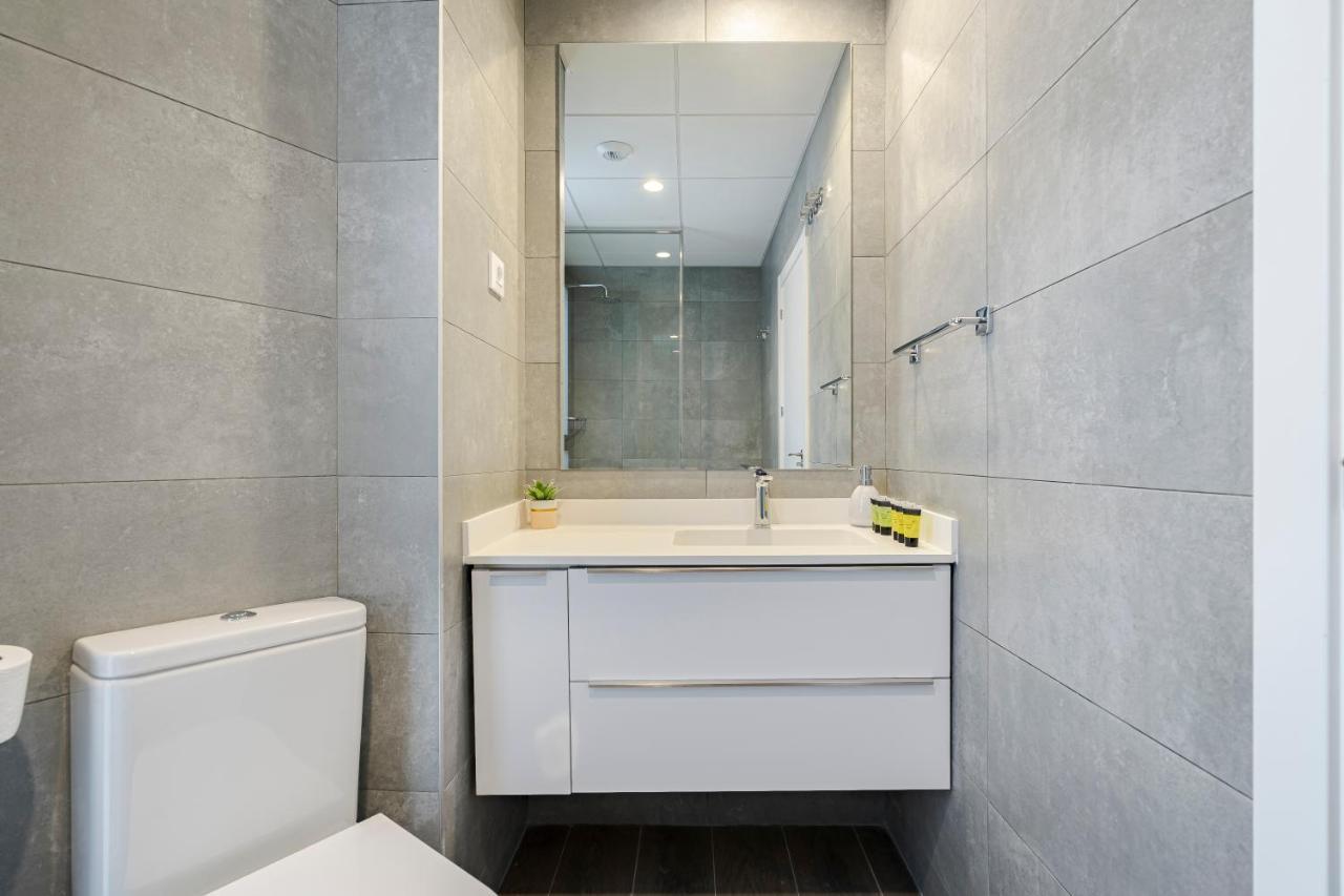 Feelathome Castilla Apartments Madrid Luaran gambar