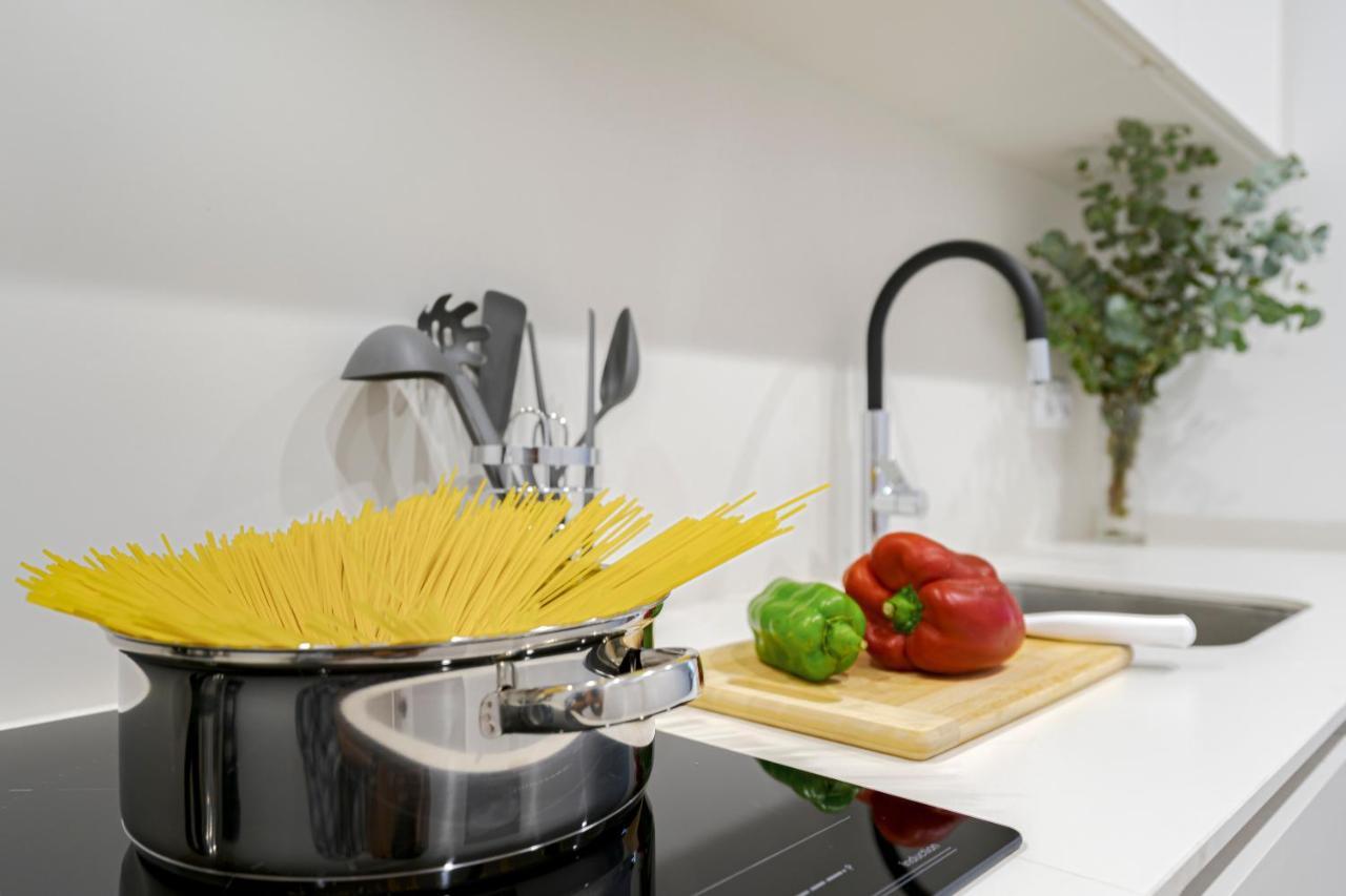 Feelathome Castilla Apartments Madrid Luaran gambar